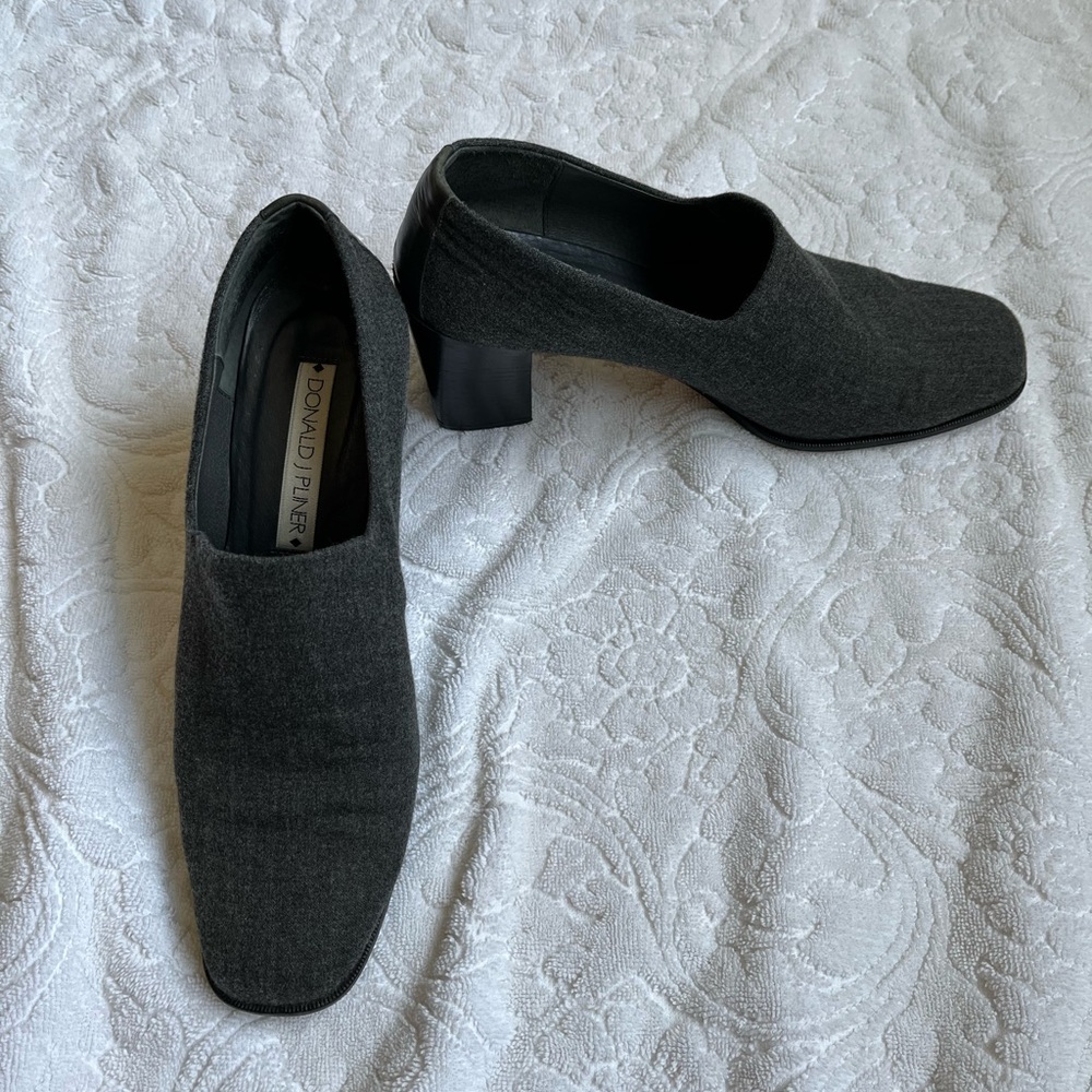Donald J. Pliner Vintage Charcoal Gray Black Heels
